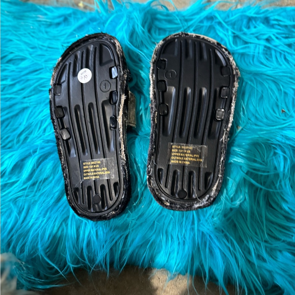 Customized Tye dye Black and Cream Levi slides - Picture 4 of 4